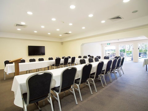 Oaks Oasis, Caloundra - Nelsons Bay Accommodation 4