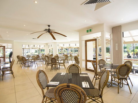 Oaks Oasis, Caloundra - Nelsons Bay Accommodation 5