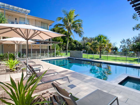 Maison Noosa Beachfront Resort - Accommodation Nelson Bay 2
