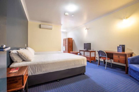 Atherton Hotel - Accommodation Nelson Bay 2