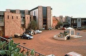 Desert Cave Hotel - Accommodation Nelson Bay 0