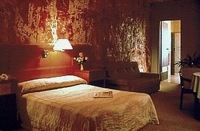 Desert Cave Hotel - Accommodation Nelson Bay 2