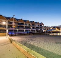 Dolphin Quay Apartment Hotel - Accommodation Nelson Bay