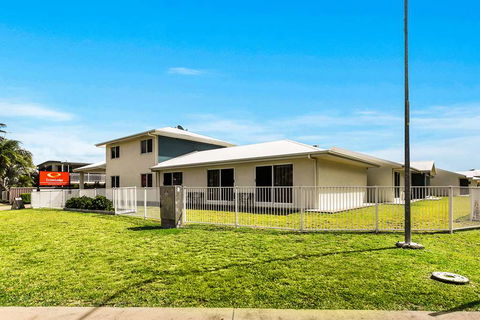 Econo Lodge Beachside - Accommodation Nelson Bay 0