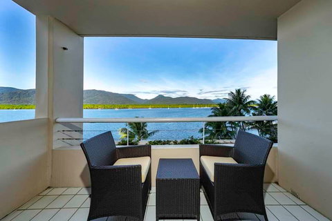 Hilton Cairns - Accommodation Nelson Bay 3