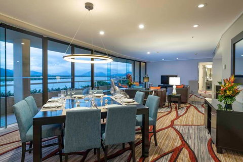 Hilton Cairns - Accommodation Nelson Bay 5