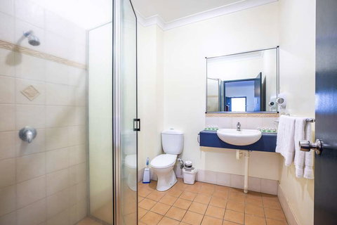 Atherton Hotel - Accommodation Nelson Bay 3