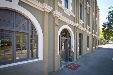 The Vulcan Hotel - Accommodation Nelson Bay 1