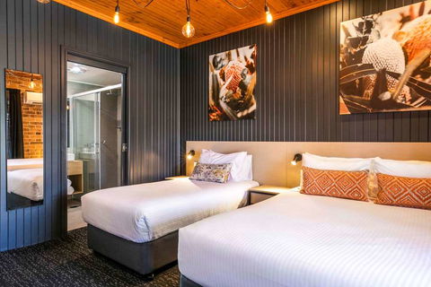 Macquarie Inn - Accommodation Nelson Bay 2