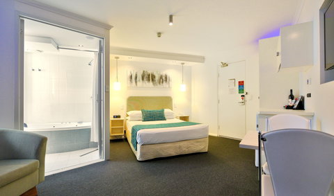 Atlantic Tower Motor Inn - Accommodation Nelson Bay 2