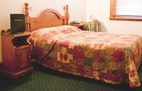 O'Malleys Hotel - Accommodation Nelson Bay 1