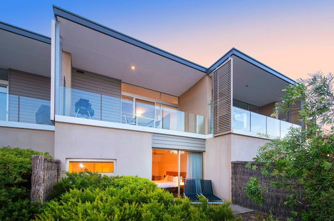 Smiths Beach Resort - Accommodation Nelson Bay 1