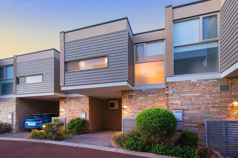 Smiths Beach Resort - Accommodation Nelson Bay 2