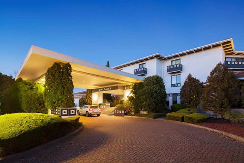Ramada By Wyndham Diplomat Canberra - Accommodation Nelson Bay 0