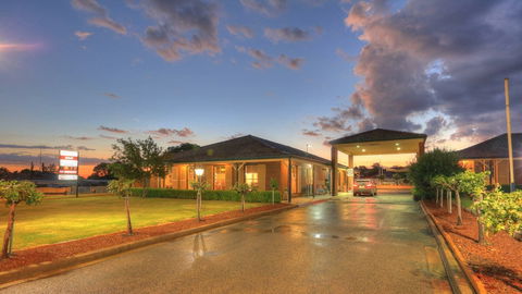 Bushmans Motor Inn - Accommodation Nelson Bay 1