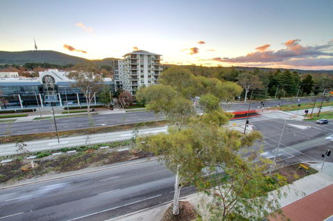 IQ Smart Apartments 704 Braddon ACT - Accommodation Nelson Bay 6