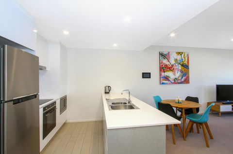 IQ Smart Apartments 704 Braddon ACT - Accommodation Nelson Bay 4