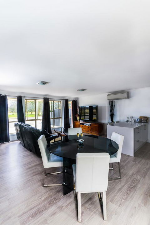 Lure Bed And Breakfast - Accommodation Nelson Bay 1