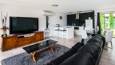 Lure Bed And Breakfast - Accommodation Nelson Bay 0