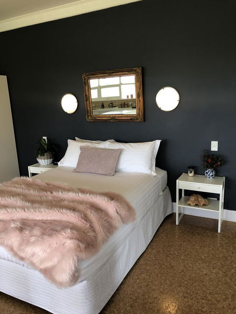 The Lake House Retreat - Accommodation Nelson Bay 3