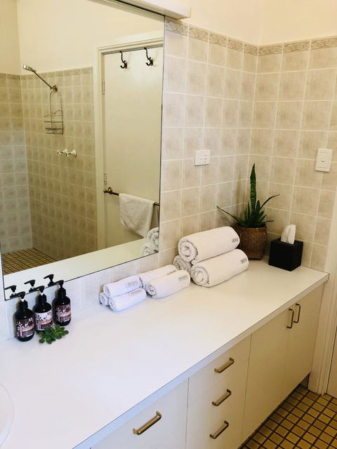 The Lake House Retreat - Accommodation Nelson Bay 7