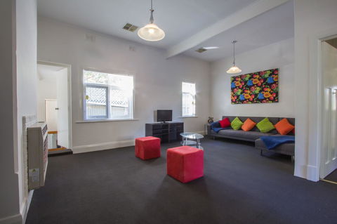 Cowan Street Bungalow - Accommodation Nelson Bay 6