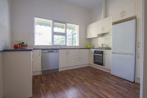 Cowan Street Bungalow - Accommodation Nelson Bay 11