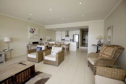 Wallaroo Marina Apartments - Accommodation Nelson Bay 5