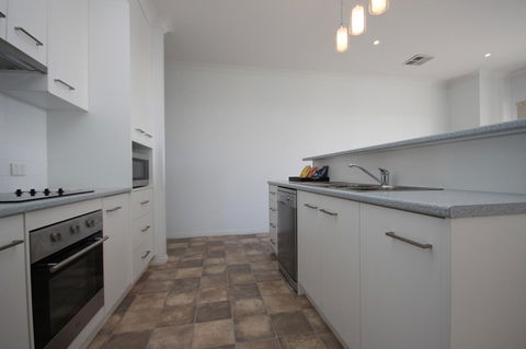 Wallaroo Marina Apartments - Accommodation Nelson Bay 24