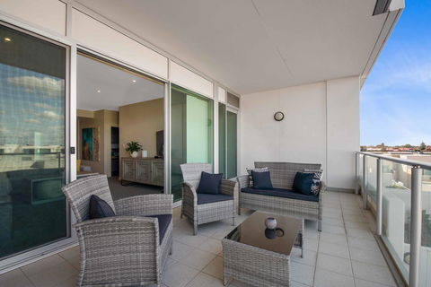 Port Adelaide Executive Waterfront Apartment - Accommodation Nelson Bay 24