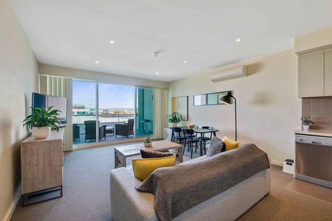 Port Adelaide Executive Waterfront Apartment - Accommodation Nelson Bay 1