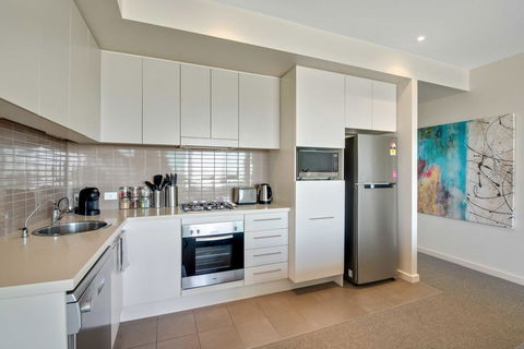 Port Adelaide Executive Waterfront Apartment - Accommodation Nelson Bay 8