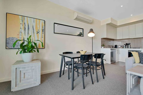 Port Adelaide Executive Waterfront Apartment - Accommodation Nelson Bay 13