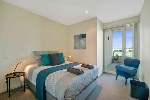 Port Adelaide Executive Waterfront Apartment - Accommodation Nelson Bay 2