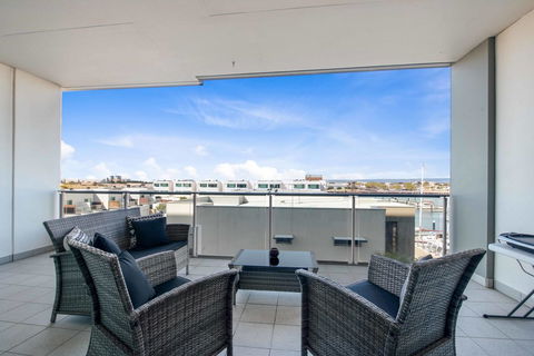 Port Adelaide Executive Waterfront Apartment - Accommodation Nelson Bay 23