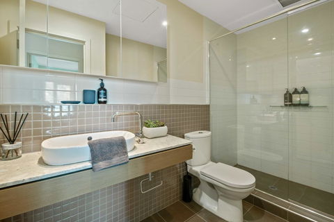 Port Adelaide Executive Waterfront Apartment - Accommodation Nelson Bay 4