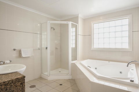Marina Hotel - Accommodation Nelson Bay 2