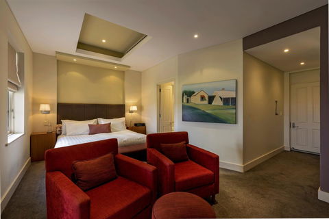 The Louise - Accommodation Nelson Bay 36