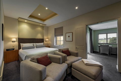 The Louise - Accommodation Nelson Bay 37