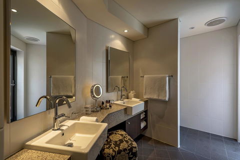 The Louise - Accommodation Nelson Bay 13