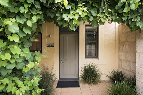 The Louise - Accommodation Nelson Bay 5