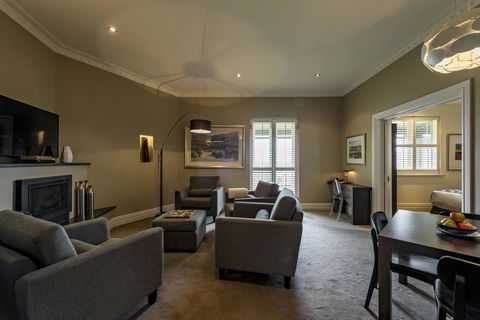 The Louise - Accommodation Nelson Bay 8