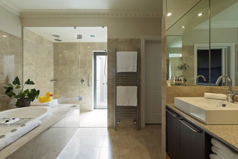 The Louise - Accommodation Nelson Bay 33
