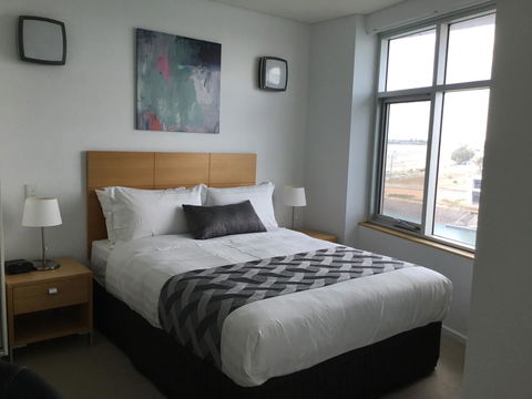 Wallaroo Marina Waterfront Luxe Apartment - Accommodation Nelson Bay 14