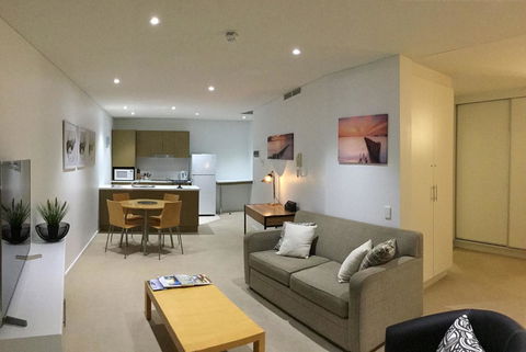 Wallaroo Marina Waterfront Luxe Apartment - Accommodation Nelson Bay 2