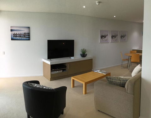 Wallaroo Marina Waterfront Luxe Apartment - Accommodation Nelson Bay 6