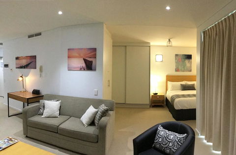 Wallaroo Marina Waterfront Luxe Apartment - Accommodation Nelson Bay 8