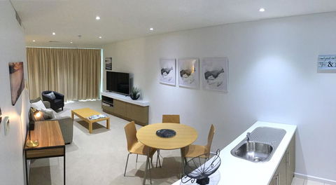 Wallaroo Marina Waterfront Luxe Apartment - Accommodation Nelson Bay 4