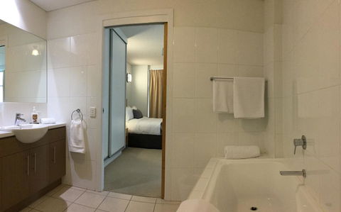 Wallaroo Marina Waterfront Luxe Apartment - Accommodation Nelson Bay 16