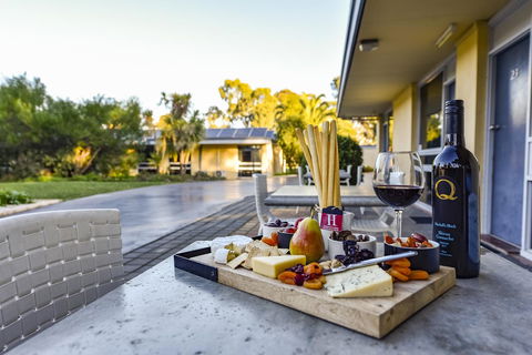 William Macintosh Motor Lodge - Nelsons Bay Accommodation 1